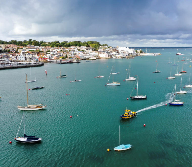 Cowes main harbour moorings