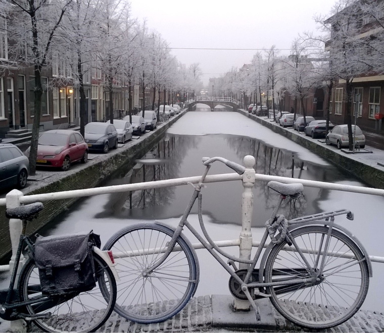 Amsterdam frozen bikes 