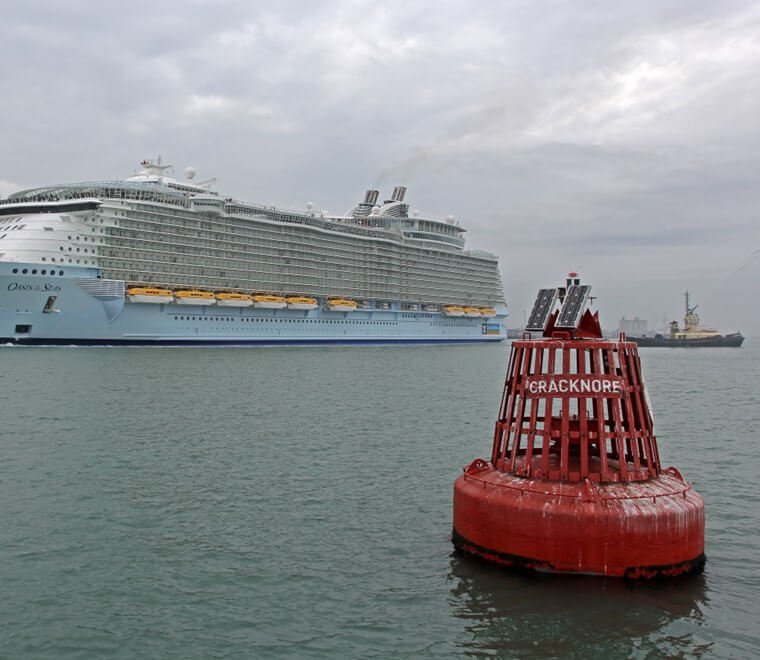Oasis of the Seas and Cracknore buoy 